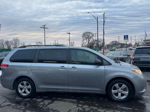 2013 Toyota Sienna LE