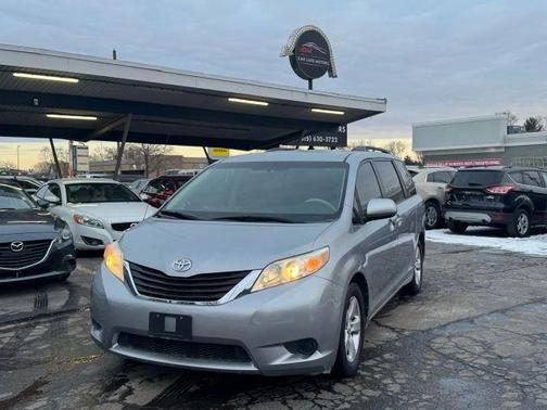 2013 Toyota Sienna LE