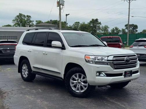 2017 Toyota Land Cruiser V8