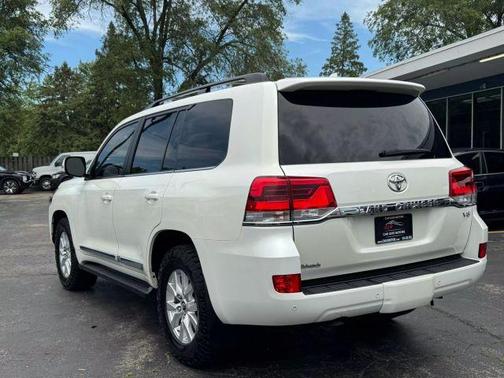 2017 Toyota Land Cruiser V8