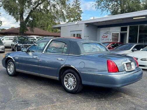 2000 Lincoln Town Car Signature
