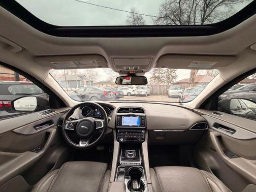 2017 Jaguar F-PACE 35t R-Sport