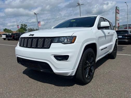 2020 Jeep Grand Cherokee LAREDO
