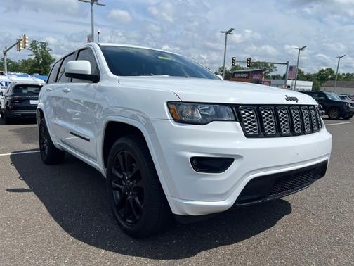 2020 Jeep Grand Cherokee LAREDO