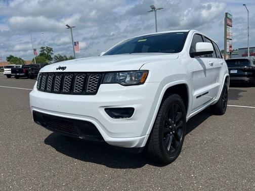 2020 Jeep Grand Cherokee LAREDO