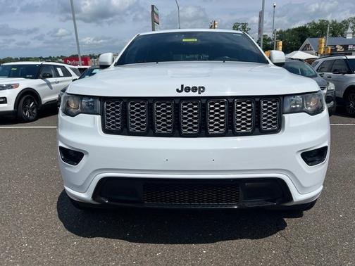 2020 Jeep Grand Cherokee LAREDO
