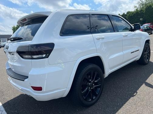 2020 Jeep Grand Cherokee LAREDO