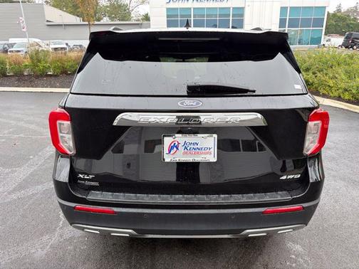 AGATE BLACK METALLIC 2024 Ford Explorer XLT