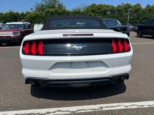 2021 Ford Mustang ECOBOOST PREMIUM