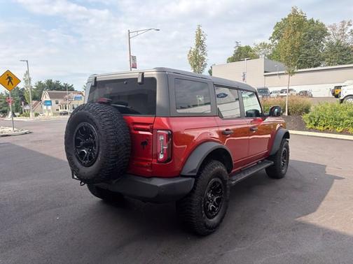 HOT PEPPER RED MET TINT CC 2024 Ford Bronco WILDTRAK
