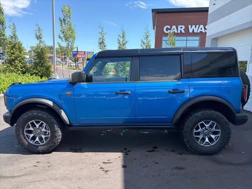 VELOCITY BLUE METALLIC 2025 Ford Bronco BADLANDS