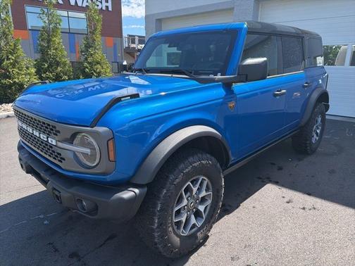 VELOCITY BLUE METALLIC 2025 Ford Bronco BADLANDS