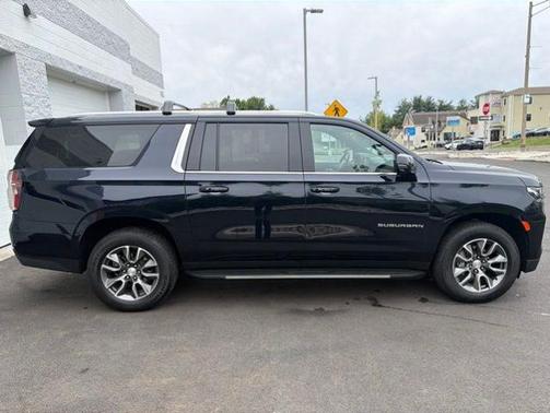 Midnight Blue Metallic 2023 Chevrolet Suburban LT