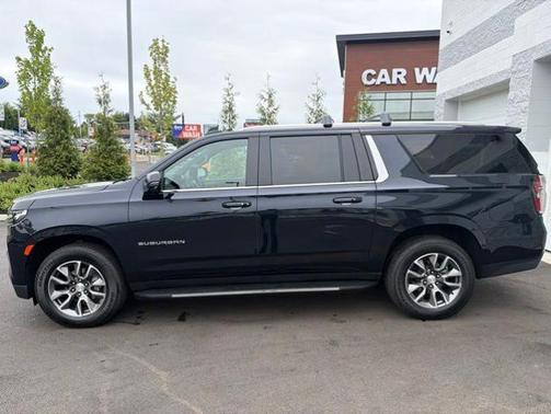 Midnight Blue Metallic 2023 Chevrolet Suburban LT