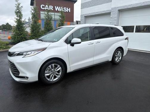 Pearl 2024 Toyota Sienna LIMITED 7 PASSENGER