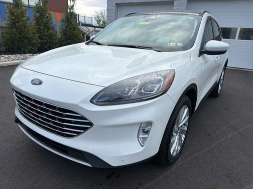 STAR WHITE METALLIC TRI-COA 2022 Ford Escape TITANIUM