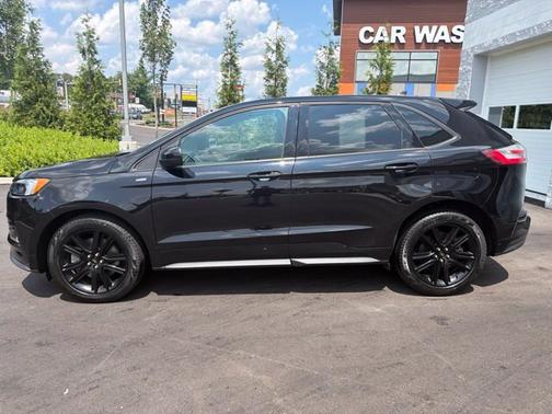AGATE BLACK METALLIC 2024 Ford Edge ST LINE