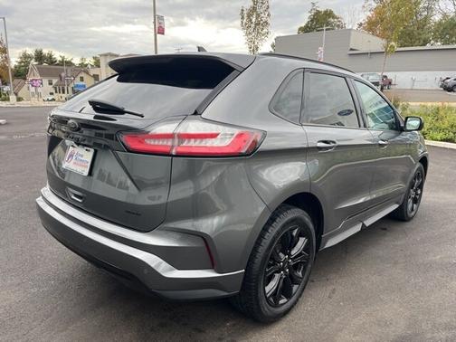 2022 Ford Edge SE