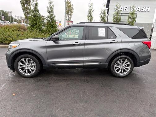 CARBONIZED GRAY METALLIC 2024 Ford Explorer XLT