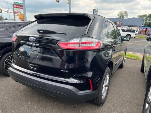 2022 Ford Edge SE