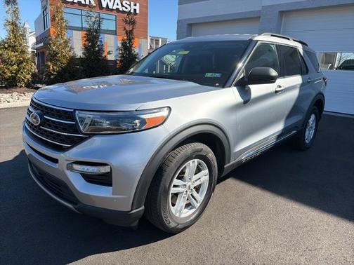 ICONIC SILVER METALLIC 2022 Ford Explorer XLT