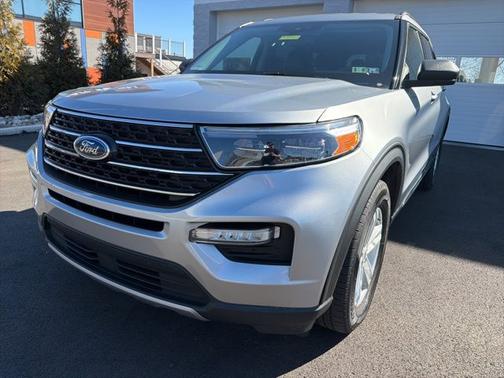 ICONIC SILVER METALLIC 2022 Ford Explorer XLT