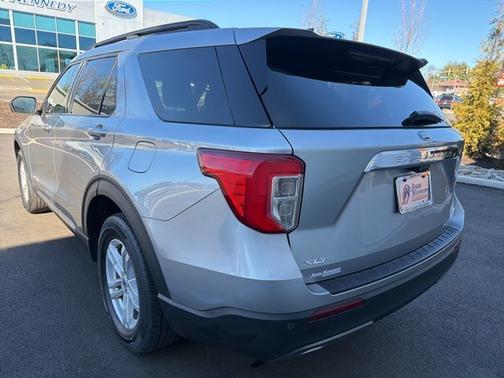 ICONIC SILVER METALLIC 2022 Ford Explorer XLT