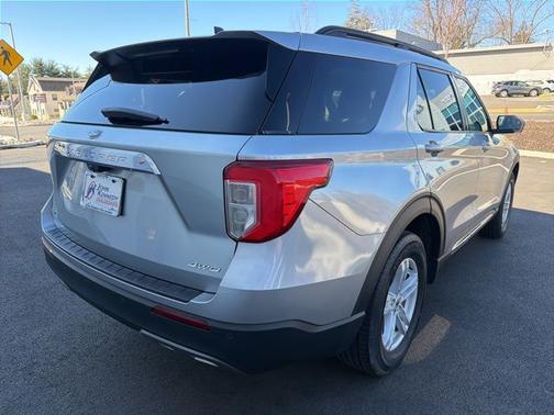 ICONIC SILVER METALLIC 2022 Ford Explorer XLT