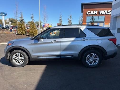 ICONIC SILVER METALLIC 2022 Ford Explorer XLT