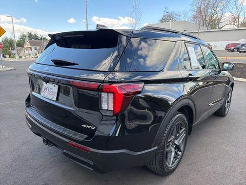 AGATE BLACK METALLIC 2025 Ford Explorer ST-LINE