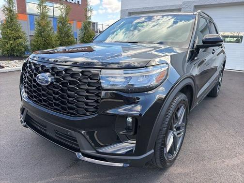 AGATE BLACK METALLIC 2025 Ford Explorer ST-LINE
