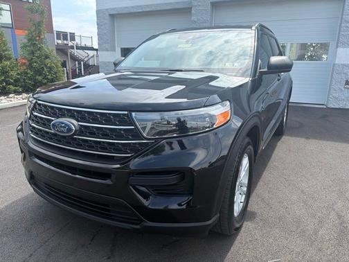 AGATE BLACK METALLIC 2023 Ford Explorer XLT