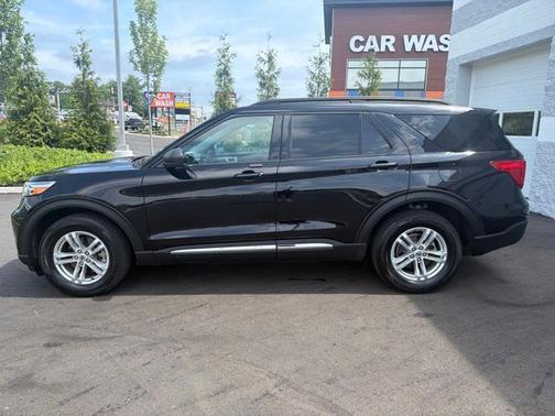 AGATE BLACK METALLIC 2023 Ford Explorer XLT