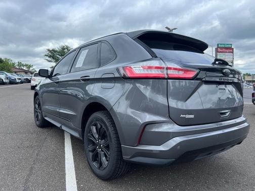 2022 Ford Edge SE