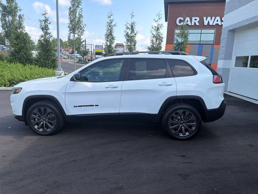 Bright White Clearcoat 2021 Jeep Cherokee LATITUDE LUX