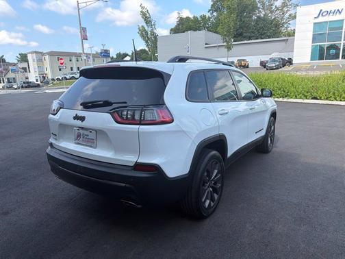 Bright White Clearcoat 2021 Jeep Cherokee LATITUDE LUX