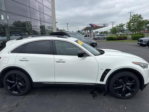 2016 INFINITI QX70 Base