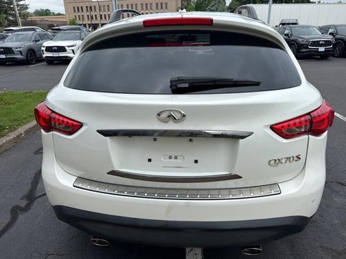 2016 INFINITI QX70 Base