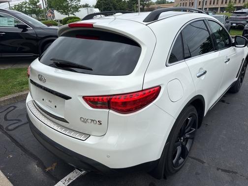 2016 INFINITI QX70 Base