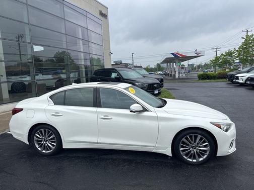 2022 INFINITI Q50 LUXE