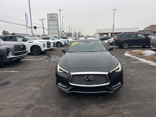 2022 INFINITI Q60 LUXE