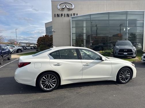 2022 INFINITI Q50 LUXE