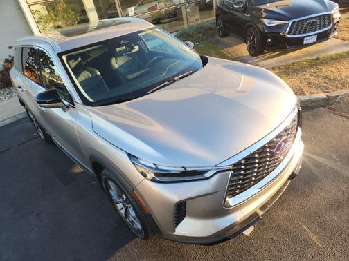 2023 INFINITI QX60 LUXE