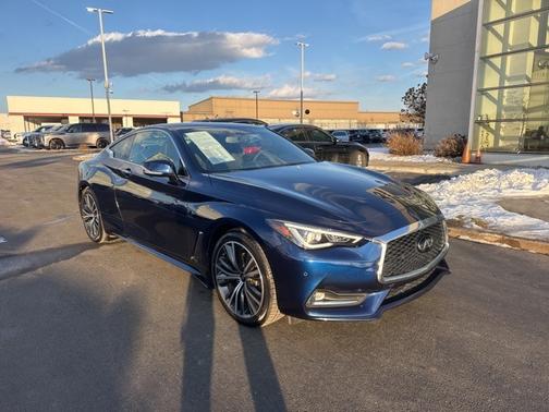 2022 INFINITI Q60 LUXE
