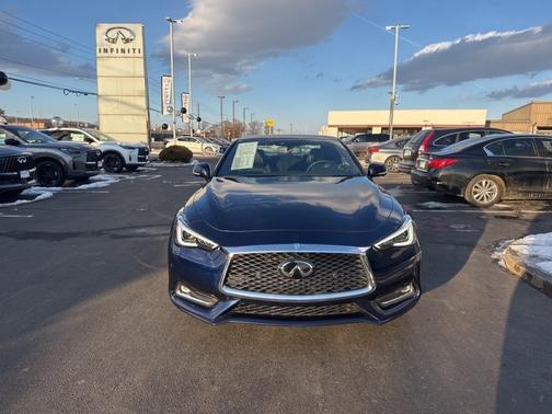 2022 INFINITI Q60 LUXE