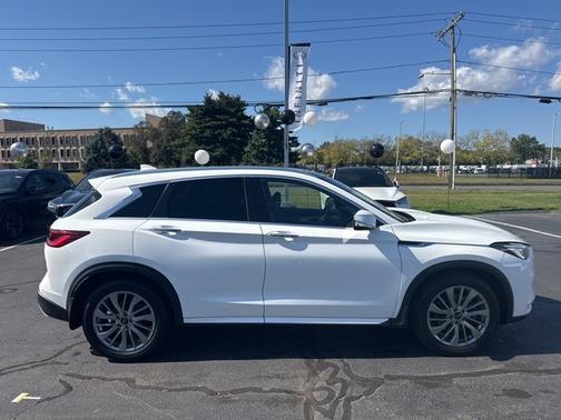 2023 INFINITI QX50 LUXE