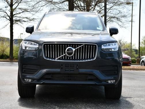 2022 Volvo XC90 T6 AWD Momentum 6 Seater