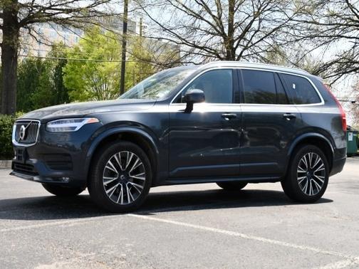 2022 Volvo XC90 T6 AWD Momentum 6 Seater