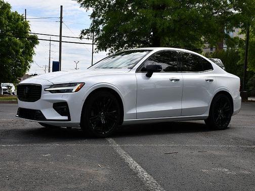 Crystal White 2023 Volvo S60 Plus