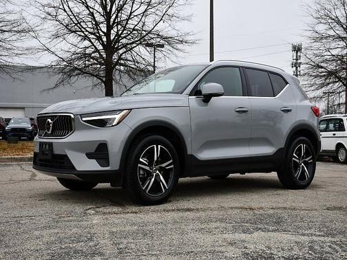 2025 Volvo XC40 Core